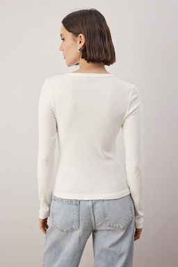 Ekru Dugmeli Vucuda Oturan Esnek Orme Bluz TWOAW26BZ00007