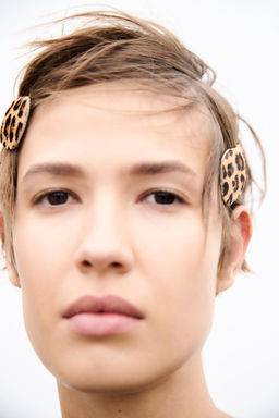 PACK OF ANIMAL PRINT LEATHER SHEEPSKIN HAIR CLIPS - Zara фото 2