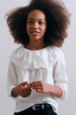 CAMISETA ROM?NTICA CUELLO BOBO / Blanco