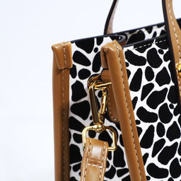 Сумка-тоут на молнии, цвет белый/чёрный - Simaland фото 6