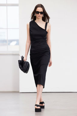 Limited Edition Siyah Vucuda Oturan Asimetrik Yaka Detayl? Midi Dokuma Elbise TWOSS24EL00551 - Trendyolmilla фото 2