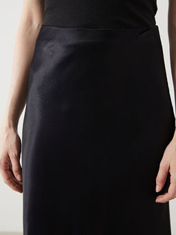 Standart Fit D?z A Kesim Saten Kad?n Etek