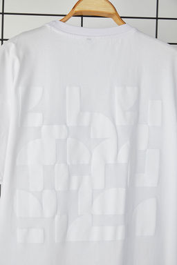 TRENDYOL MAN Beyaz Oversize/Genis Kesim Kabar?k S?rt Bask?l? %100 Pamuk T-Shirt TMNSS25TS00082 - Trendyolmilla фото 11