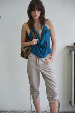 PANTAL?N CAPRI FRUNCES / Gris claro - Zara фото 2