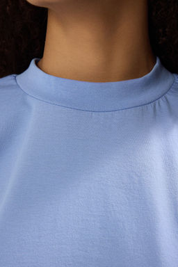 TRENDYOLMILLA Beyaz %100 Pamuk Basic Regular/Normal Kal?p Dik Yaka Orme T-Shirt TWOAW20TS0096  фото 3
