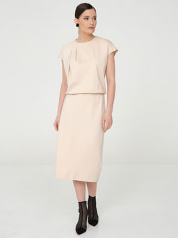 Платье со спущенным плечом