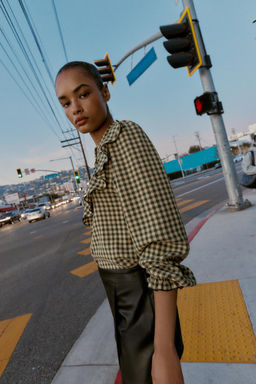 GINGHAM BLOUSE WITH RUFFLES - Zara фото 5