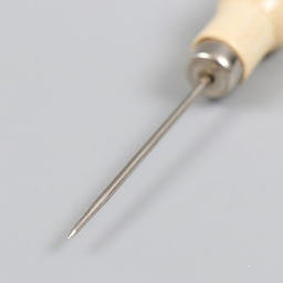 Шило дерево, металл, длина иглы 5.5 см, толщина 0.2 см, 2×2×13 см