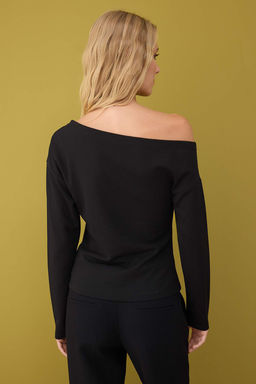 Siyah Buzgu/Drape Detayl? Dokumlu Asimetrik Yaka Orme Bluz TWOAW26BZ00138