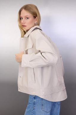 Ekru Oversize Kal?p Fonksiyonel Giyilebilir Suni Deri Ince Ceket Mont TWOAW26MO00068 - Trendyolmilla фото 6