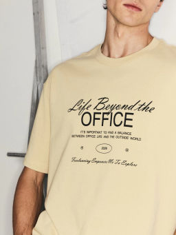 Футболка с принтом на груди / Zarina фото 3