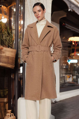 Trendyolmilla Koyu Kahverengi Oversize Genis Kesim Kemerli Uzun Yunlu Kase Kaban TWOAW22KB0015  фото 37