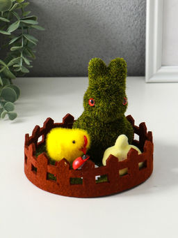 Фигурка пасхальная Зайчик с цыплятами на лужайке с забором, 12.5?12.5?10.5 см