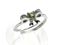 Кольцо "Бант" с хризолитом 4мм Радуга камня