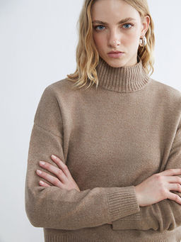 Yar?m Bal?k?? Yaka Oversize Kad?n Triko Kazak