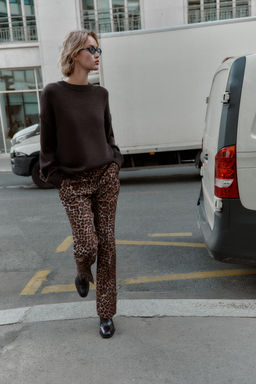ANIMAL PRINT FLARE TROUSERS - Zara фото 5
