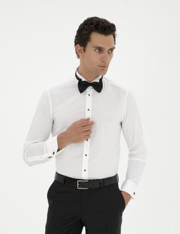 Белая рубашка под смокинг приталенного кроя с манжетами из смесового хлопка