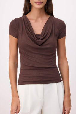 Kahverengi Fitted/Vucuda Oturan Degaje Yaka K?sa Kollu Yumusak Orme Bluz TWOSS26BZ00729 - Trendyolmilla фото 3