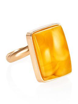 Кольцо из натурального цельного янтаря в позолоченном серебре