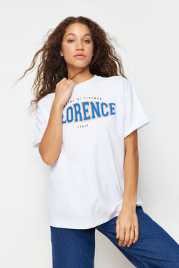 TRENDYOLMILLA Beyaz %100 Pamuk Bisiklet Yaka Bask?l? Oversize/Genis Kal?p Orme T-Shirt TWOSS22TS0994  фото 13