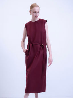 Платье без рукавов в винном оттенке