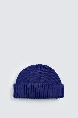 SHORT KNIT BEANIE