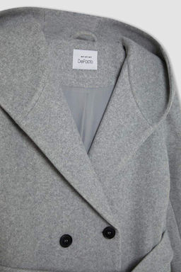 Пальто стандартного кроя с капюшоном и пуговицами, с длинными манжетами и поясом - Defacto фото 7