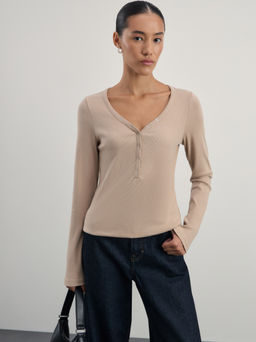 Лонгслив с V-образным вырезом в риб / Zarina