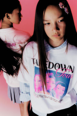 KPOP DEMON HUNTERS NETFLIX  PRINT T-SHIRT - Zara фото 6