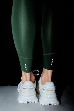 TRENDYOLMILLA Siyah Ekstra Kar?n Toparlay?c? Katmana Sahip Mat Tam Boy Orme Spor Tayt THMAW24TY00026  фото 13