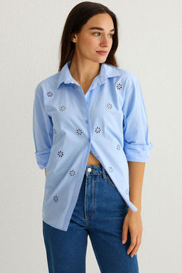 TRENDYOLMILLA Ac?k Mavi Onden Nak?s Detayl? Regular Normal Kal?p Dokuma Gomlek TWOSS25GO00014