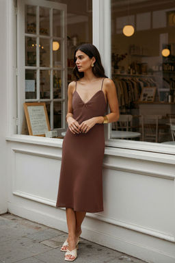 Kahverengi Duz Fiyonklu Midi Ask?l? Esnek Orme Elbise TWOSS25EL00322