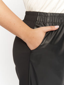 Брюки из эко-кожи BB22034BLK01