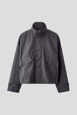 Chaqueta con cuello chimenea