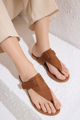 Trendyol Shoes Taba Suet C?rt Bantl? Kad?n Parmak Aras? Terlik TAKSS25TE00017 - Trendyolmilla фото 4