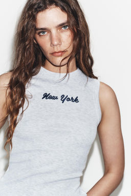 CAMISETA RIB BORDADO TEXTO / Gris vigor? - Zara фото 3