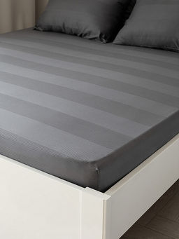 Проcтыня натяжная сатин-страйп 180x200+25 темно-серый сатин - Denastia фото 6