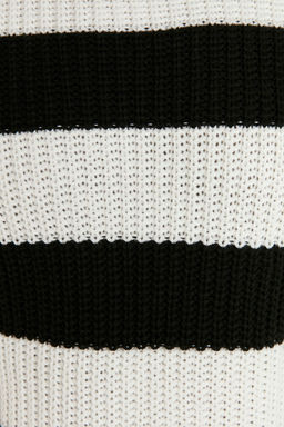 TRENDYOL MAN Koyu Yesil Casual Oversize Fit Genis Kal?p Bisiklet Yaka Cizgili Triko Kazak TMNAW23KZ00106 - Trendyolmilla фото 12