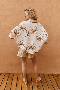 BLUSA KAFT?N BORDADA / Crudo / Marr?n - Zara фото 3