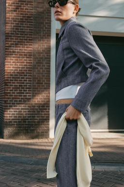 ZIP-UP BLAZER