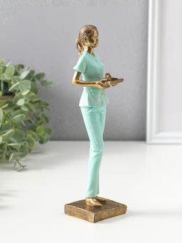 Сувенир полистоун "Медсестра в зелёном костюме с подносом с лекарствами" 23,5 см