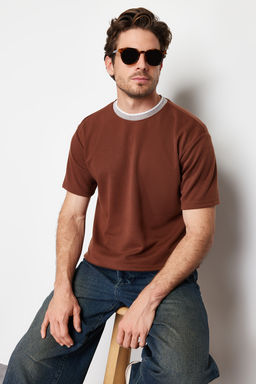 TRENDYOL MAN Premium Tas Oversize/Genis Kesim Triko Bantl? Dokulu Pike T-Shirt TMNSS23TS00079
