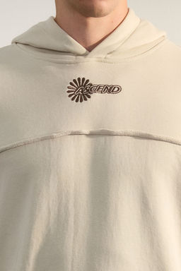 Bej Premium Regular/Normal Kesim Dikis Detayl? Nak?sl? Sardonsuz Sweatshirt TMNAW25SW00099