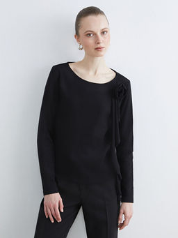 Bisiklet Yaka ?i?ek Aplikeli Kad?n Ti??rt