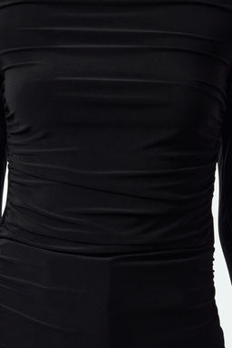 Siyah Kay?k Yaka Drapeli Vucuda Oturan Esnek Orme Bluz TWOAW25BZ00109