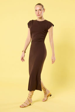 Trendyolmilla Kahverengi Midi Dik Yaka Buzgulu Triko Elbise TWOSS25EL00305