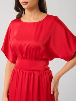 Платье с широким поясом