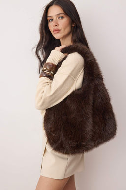 Koyu Kahverengi Metal Halka Detayl? Suni Kurk Kad?n Omuz ve El cantas? TAKAW26OC00085