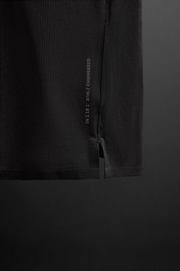 LIGHTWEIGHT TECHNICAL TANK TOP - Zara фото 20