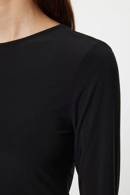 Trendyolmilla Siyah S?rt Dekolteli Fiyonk Detayl? Esnek Regular/Normal Kal?p Orme Bluz TWOAW25BZ00175